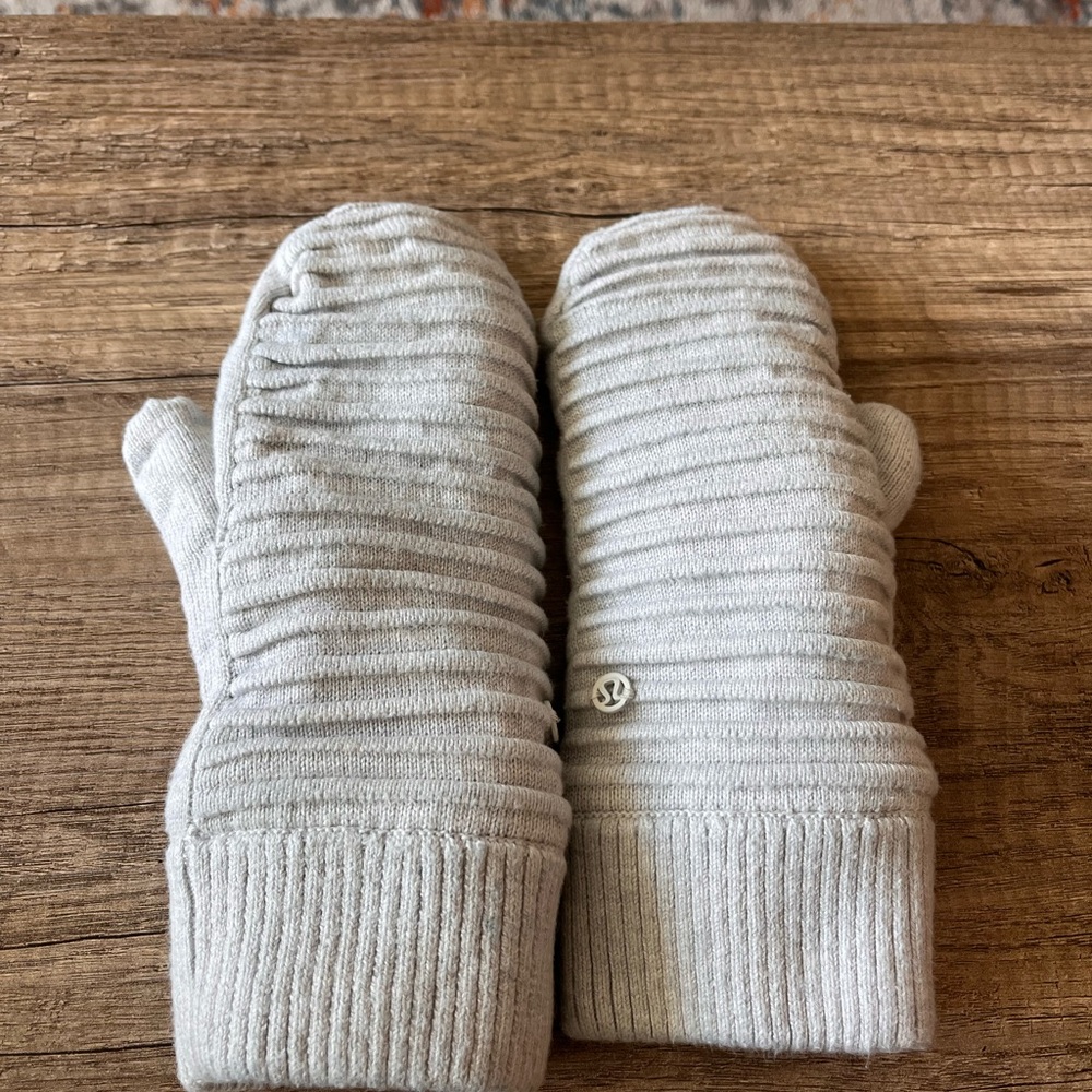 Lululemon Gray Ribbed Mittens